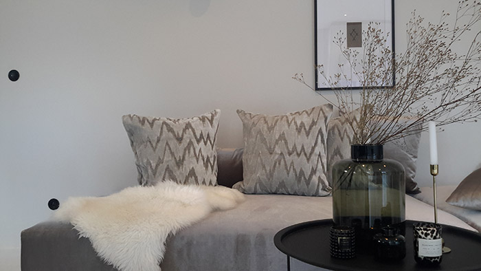 projet-client-canape-sur-mesure-et-lot-de-coussins-assortis